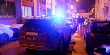 56 yaşındaki kadın kalbinden bıçaklanmış halde bulundu