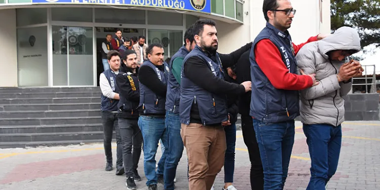Dinlene dinlene dolandırmışlar