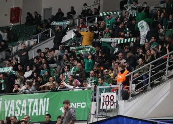 Bursaspor Yörsan’dan karne hediyesi