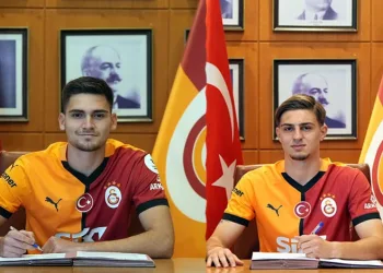 Galatasaray, iki genç futbolcunun sözleşmesini uzattı