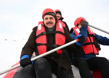 Macera tutkunlarından rafting sefası