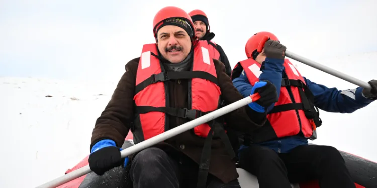 Macera tutkunlarından rafting sefası