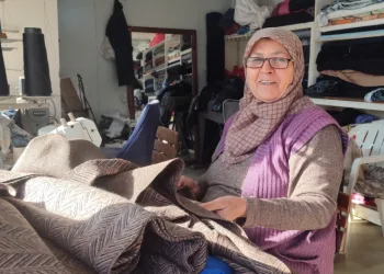 Konteynerde terzilik yapıyor