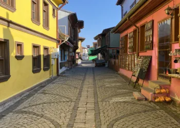 Dondurucu soğuk nedeniyle tarihi bölge boş kaldı