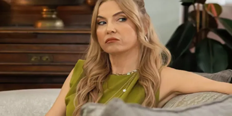 Şebnem Dönmez’den aşk pozu
