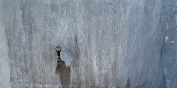 Şadırvanlar buz tuttu
