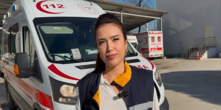 İğneden korkan çocuğu ikna etti