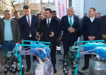 Üreticilere hibeli tarım makineleri dağıtıldı