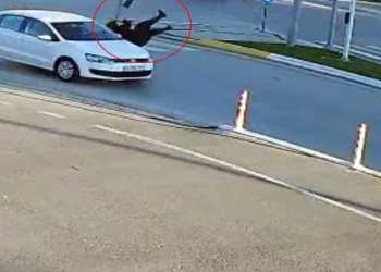 Aynı anda iki kere kaza geçirdi