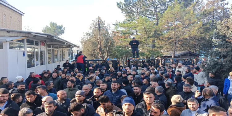 Zam talebi reddedilen çalışanlarından eylem