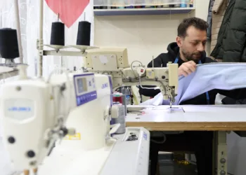 Sabahları terzi, akşamları müzisyen
