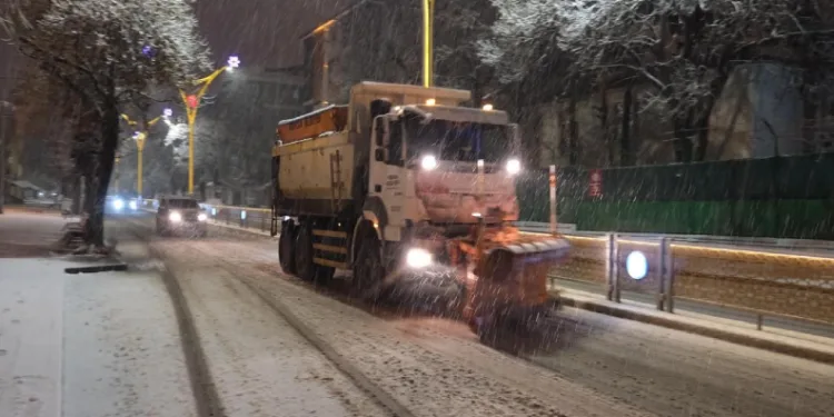 Erzincan güne kar yağışıyla uyandı