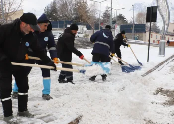 Hakkari’de kar timleri işbaşında