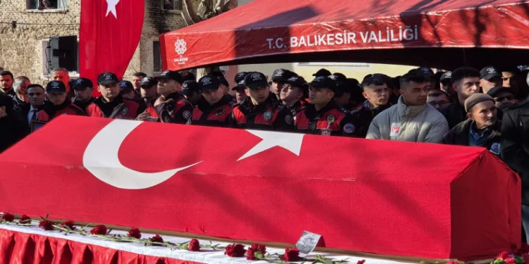Şehit polis memuru Emirhan Aramış son yolculuğuna uğurlandı