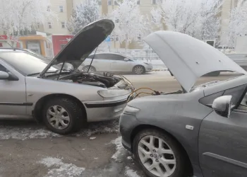 Soğuktan kaşları ve kirpikleri dondu