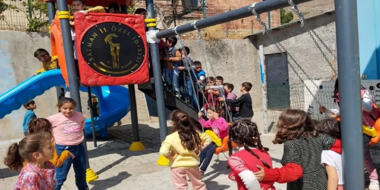 Batman’da köylerde kurulan oyun grupları çocukların yüzünü güldürdü