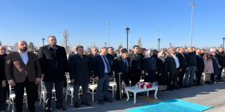 Lise öğrencileri yaşlıların hatıralarını kara kaleme döktü