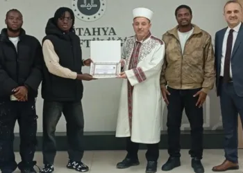 Fildişi Sahilli öğrenci Kütahya’da Müslüman oldu