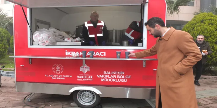 Balıkesir’de vakıflardan sıcak çorba ikramı