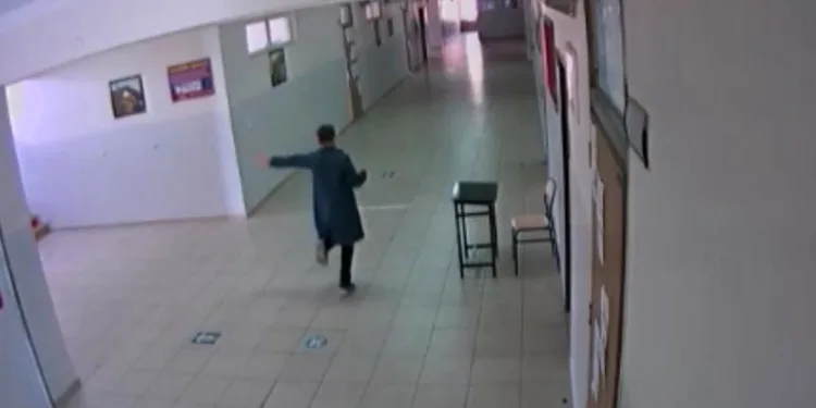 Can sıkıntısını halay çekerek atlattı