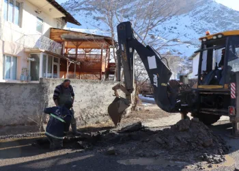 ESKİ ekipleri soğuk ve kışa rağmen çalışıyor