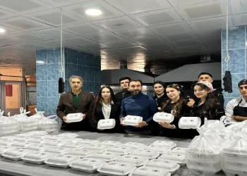Burhaniye’de üniversitelilerden ihtiyaç sahiplerine anlamlı destek