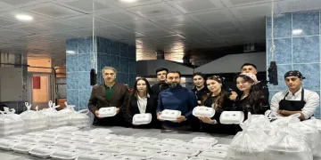 Burhaniye’de üniversitelilerden ihtiyaç sahiplerine anlamlı destek