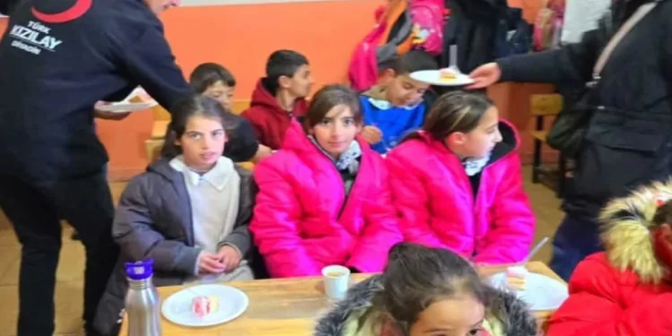 Kızılay’dan miniklere sürpriz ziyaret