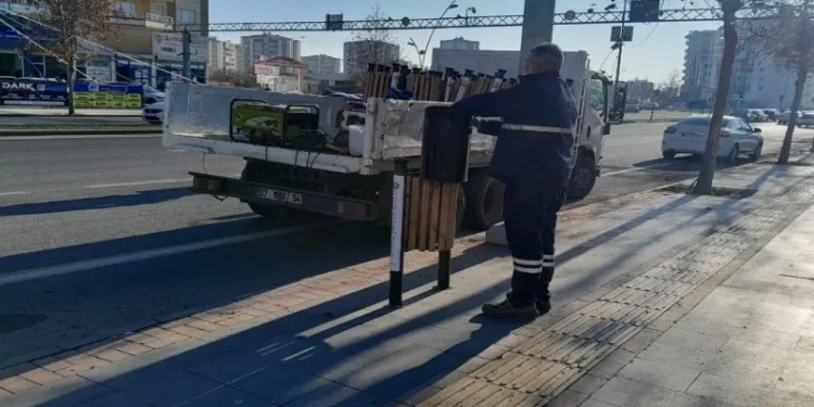 Diyarbakır’da kent girişlerinde temizlik çalışması