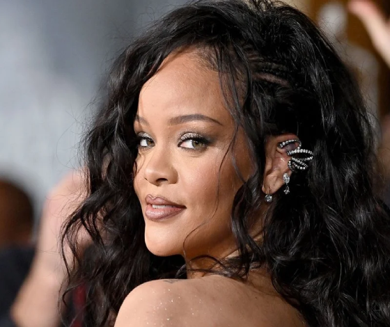 RİHANNA-SEVGİLİLER-GÜNÜ-POZ