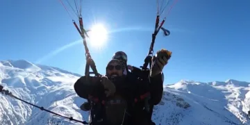 Kayak semalarında paraşütte waffle yaptılar