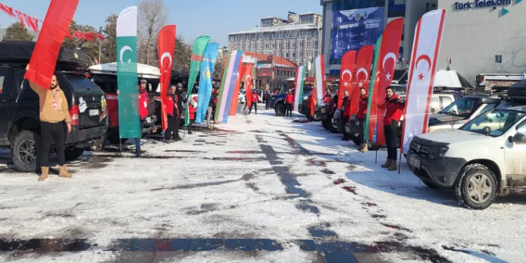 Macera Off-Road ekibinden korteje konvoylu destek