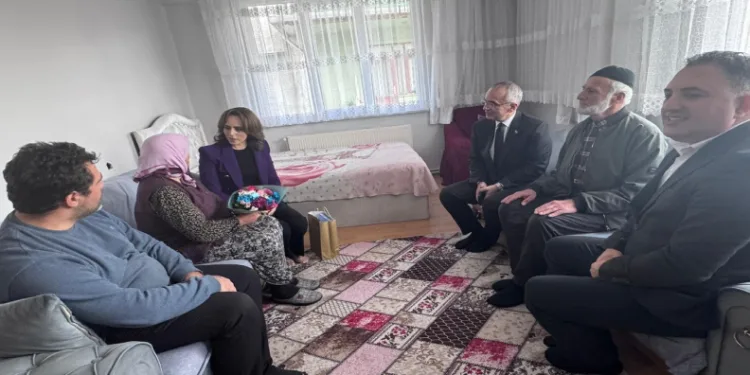 Şehit aileleriyle bir araya geldiler