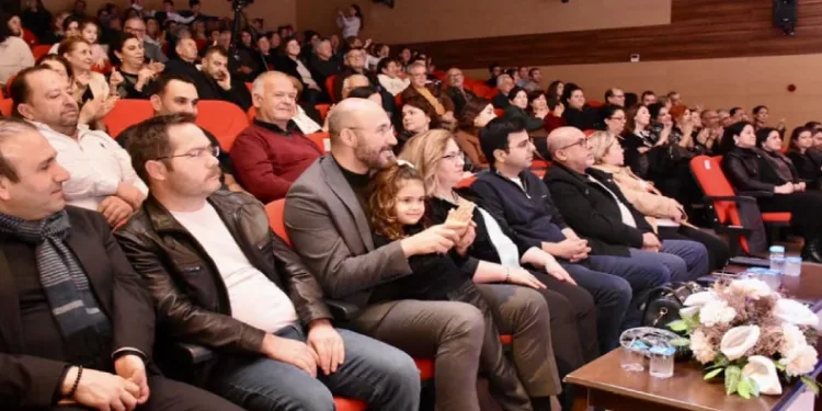 Germencik’te deve güreşi festivali, konserle başladı