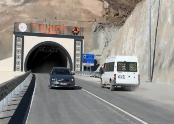 “Yüksekova-Yeni Köprü Tüneli çift girişli halkın hizmetine açıldı”