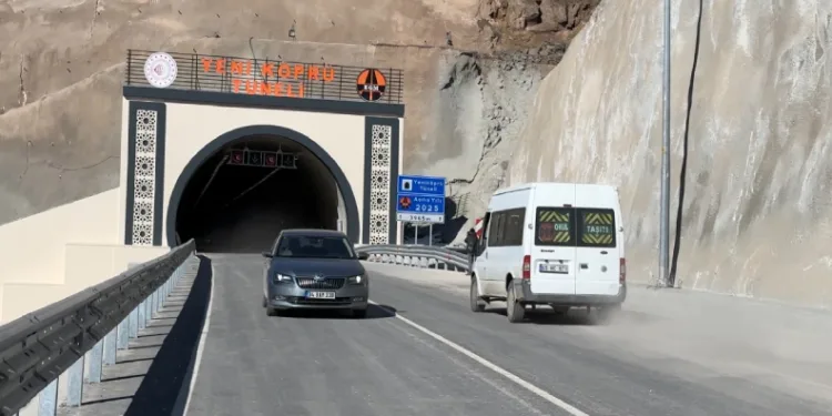 “Yüksekova-Yeni Köprü Tüneli çift girişli halkın hizmetine açıldı”