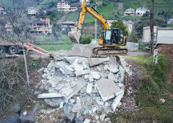 Fırtına Vadisi’nde 28 yapı yıkıldı