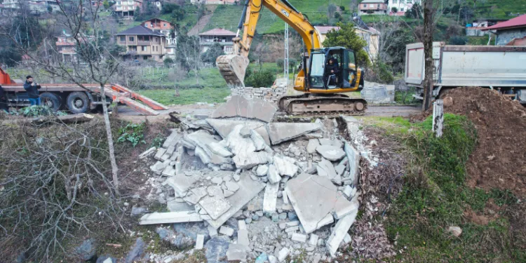 Fırtına Vadisi’nde 28 yapı yıkıldı