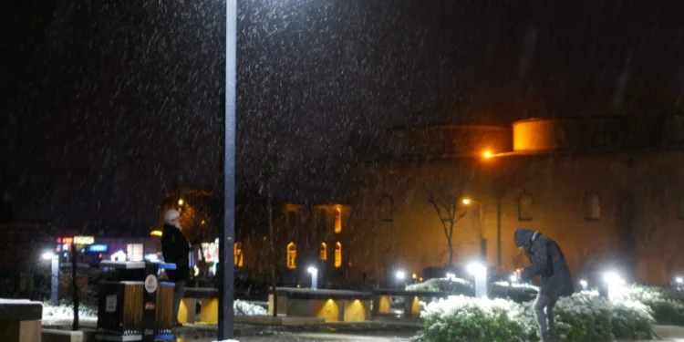 Edirne’de lapa lapa kar