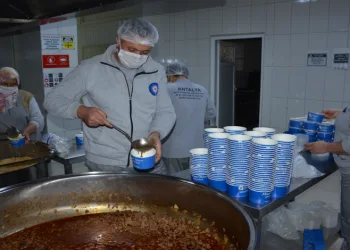 Alanya Aşevi ihtiyaç sahiplerini yalnız bırakmadı