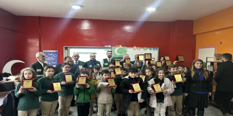 34 öğrenci ailesine sigara bıraktırdı