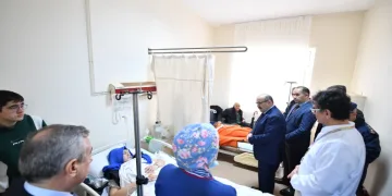 Vali Ustaoğlu’ndan hastane ziyareti