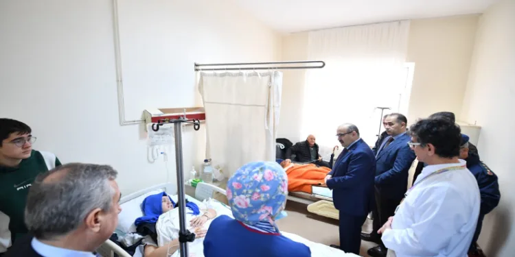 Vali Ustaoğlu’ndan hastane ziyareti