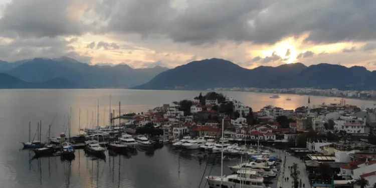 Marmaris’te yağışlı hava etkisini sürdürüyor