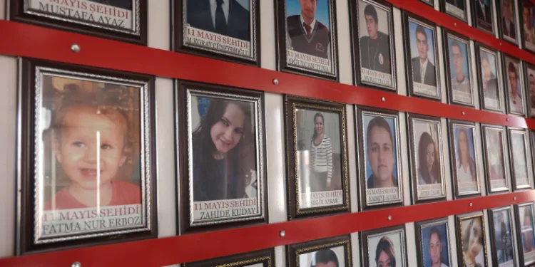 Patlamasında evladını ve kardeşini kaybeden anne