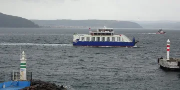 Gökçeada ve Bozcaada’ya feribot seferlerine fırtına engeli