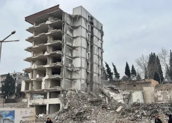 Ağır hasarlı binaların yıkımı tamamlandı