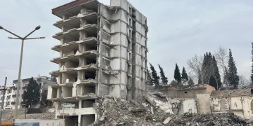 Ağır hasarlı binaların yıkımı tamamlandı