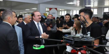 Gençler geleceğe iz bırakıyor