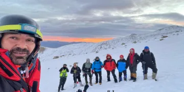 Dağcılardan yas için tırmanış